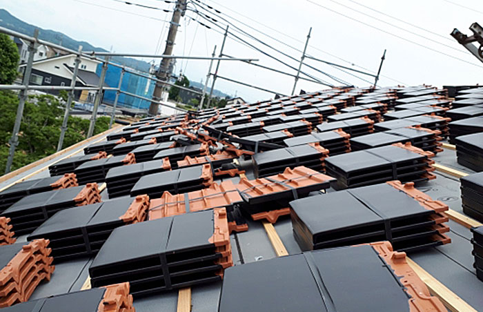 屋根塗装は家を守る為の大切な役割です。屋根塗装に失敗しないためのポイントとプロが行う正しい判断基準